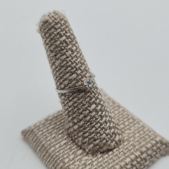 Size 7 Sterling Silver Simple Round Cubic Zirconia Ring A3884 - Picture 3 of 9